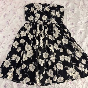 Vintage Y2K Forever 21 Black and White Floral Babydoll Strapless Dress